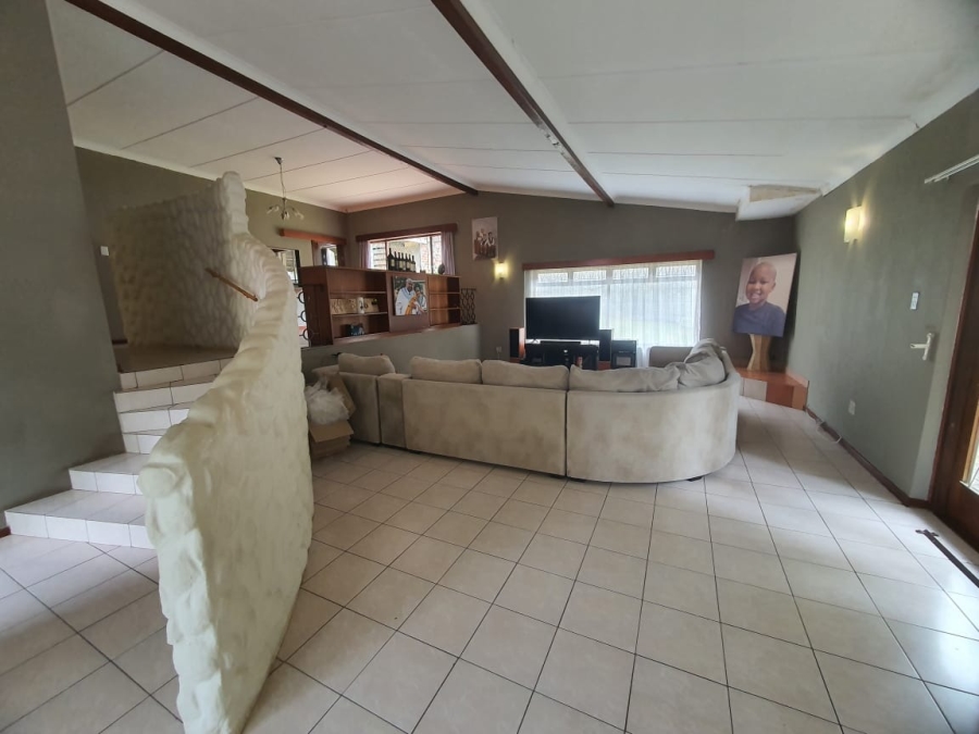 To Let 4 Bedroom Property for Rent in Beacon Bay Eastern Cape